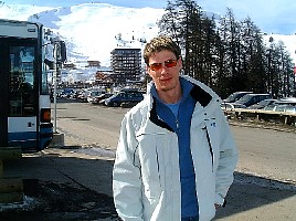 Who's that cool bird??  Moi, of course!